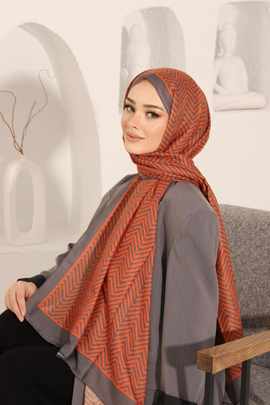 Gri-Turuncu Siyane Scarf Ok Desen Şal